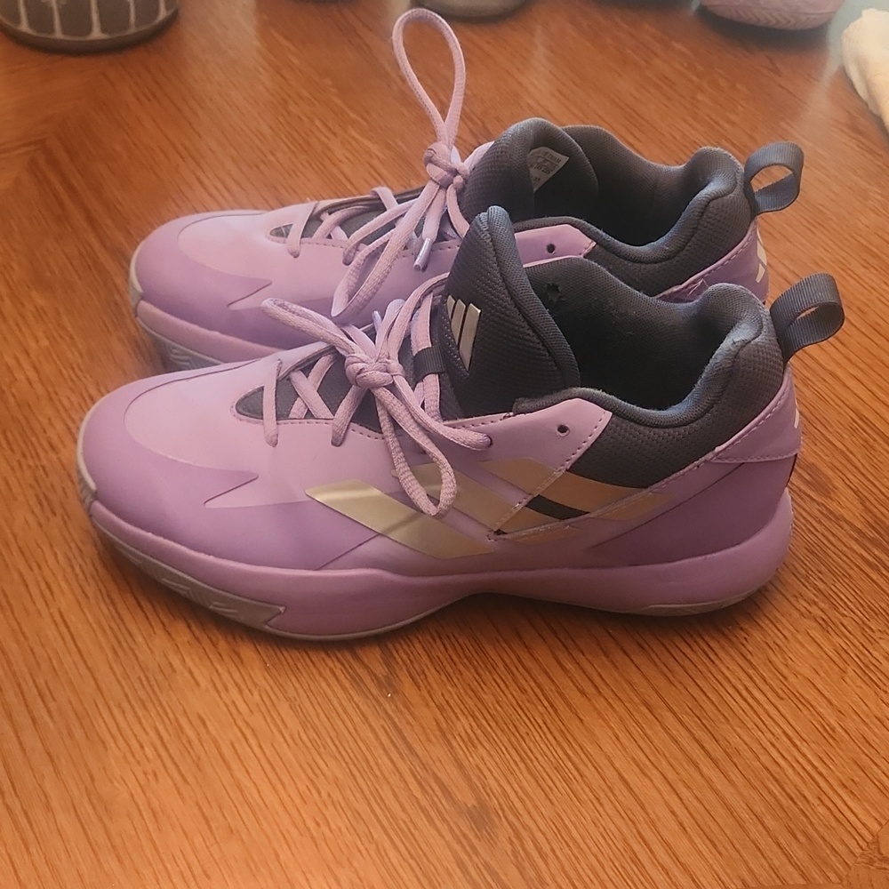 Adidas Girls Basketball shoes - Picture 3 of 4